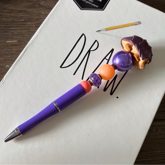 Disney Doorables: Raya & the Last Dragon: Tuk Tuk handmade beaded pen - Picture 3 of 3